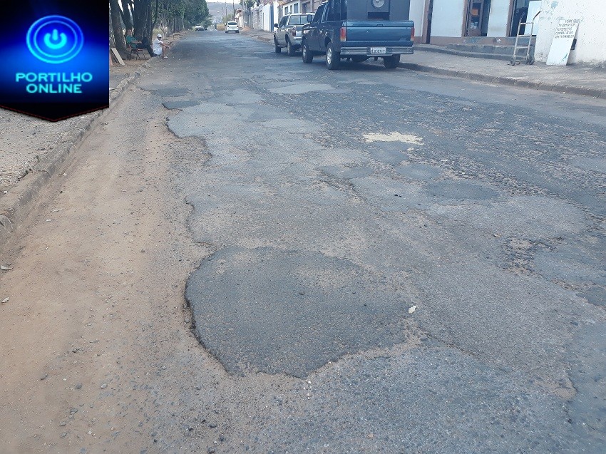Depois de 40 anos Bairro São Benedito recebe nova camada de asfalto na Benedito Romão de Melo.