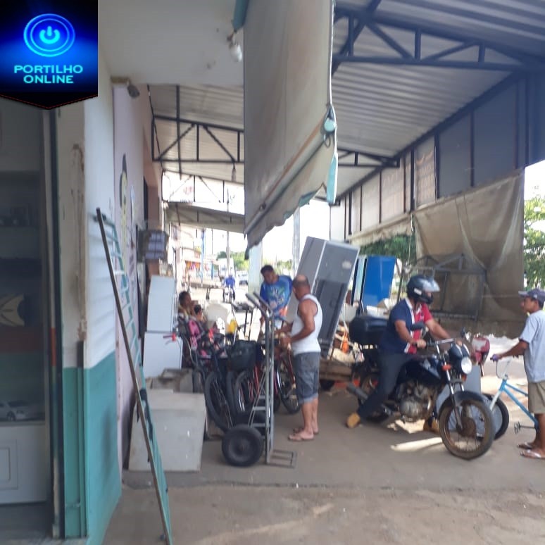 ATÉ QUANDO VAI CHEGAR RECLAMAÇÕES DESSE COMERCIO NA AVENIDA ODIR ALEIXO- BAIRRO ENÉAS????