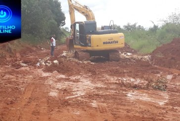 👉🚜🤔👏👏👊👍Portilho está arrumando a estrada do Santo Antônio da Lagoa seca.