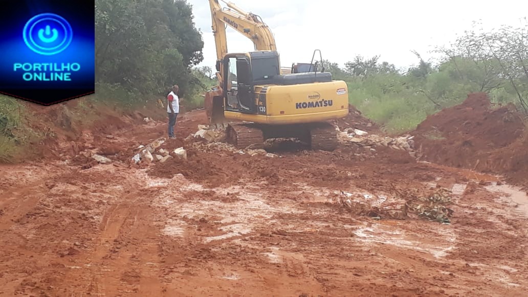 👉🚜🤔👏👏👊👍Portilho está arrumando a estrada do Santo Antônio da Lagoa seca.