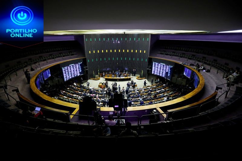 Câmara aprova PEC que adia eleições municipais para novembro devido à Covid-19