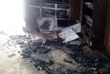 👉😱🚨🚓🚔🔥🚒🚑Casa no bairro Manuel nunes é incendiada e atacada por pedradas.
