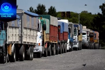 👉👏👍⚖👏👏👏👏👏👏Greve nacional dos caminhoneiros.  Chamado de greve dos caminhoneiros ganha apoio de confederação CNTTL