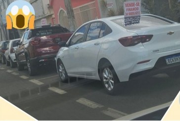 👉🚨👀📢❓❓🤔🚧🚏🛑🚦Cadê a SESTRAN???Portilho, olha pra isso. ” Garagem particular ocupam estacionamento 🅿 no centro da cidade.