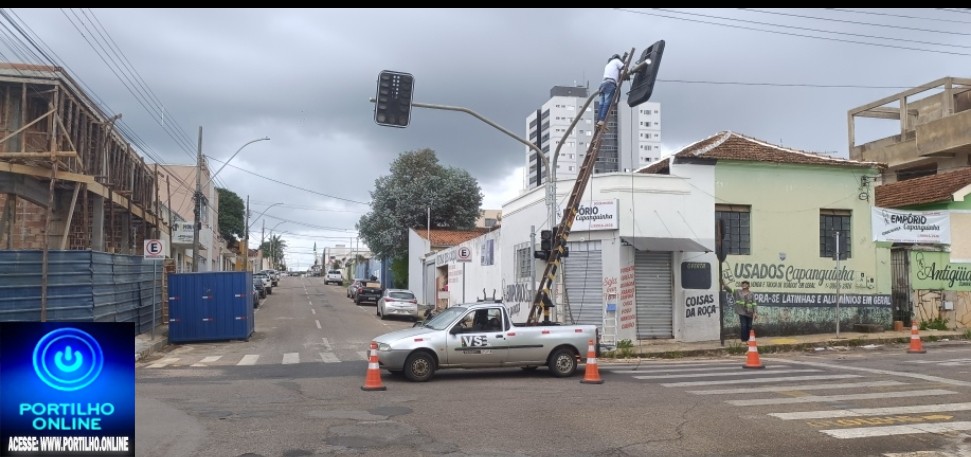 👉📢💧👍👏🙌🚧🚦🚔🚑Demorou! Até que enfim foram instalados semáforos na “Esquina das Trombadas“