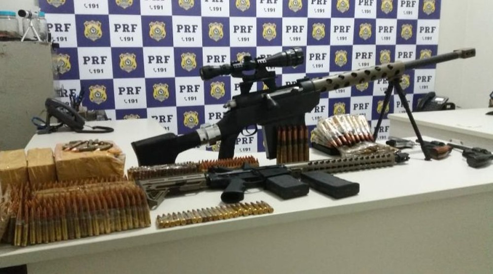 Metralhadora capaz de derrubar avião, fuzil e outras armas que iriam para SP são apreendidas em MS