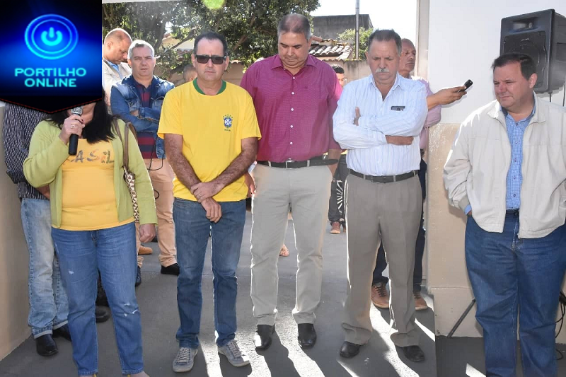 Vereador Joel de Carvalho, participando nesta manhã da reforma e ampliação do abrigo do trabalhador.