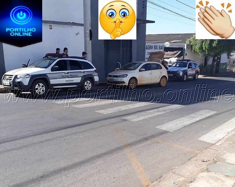 Agentes penitenciários aborda um veiculo gol que teria sido roubado em Santo Antônio do quebra-anzol.