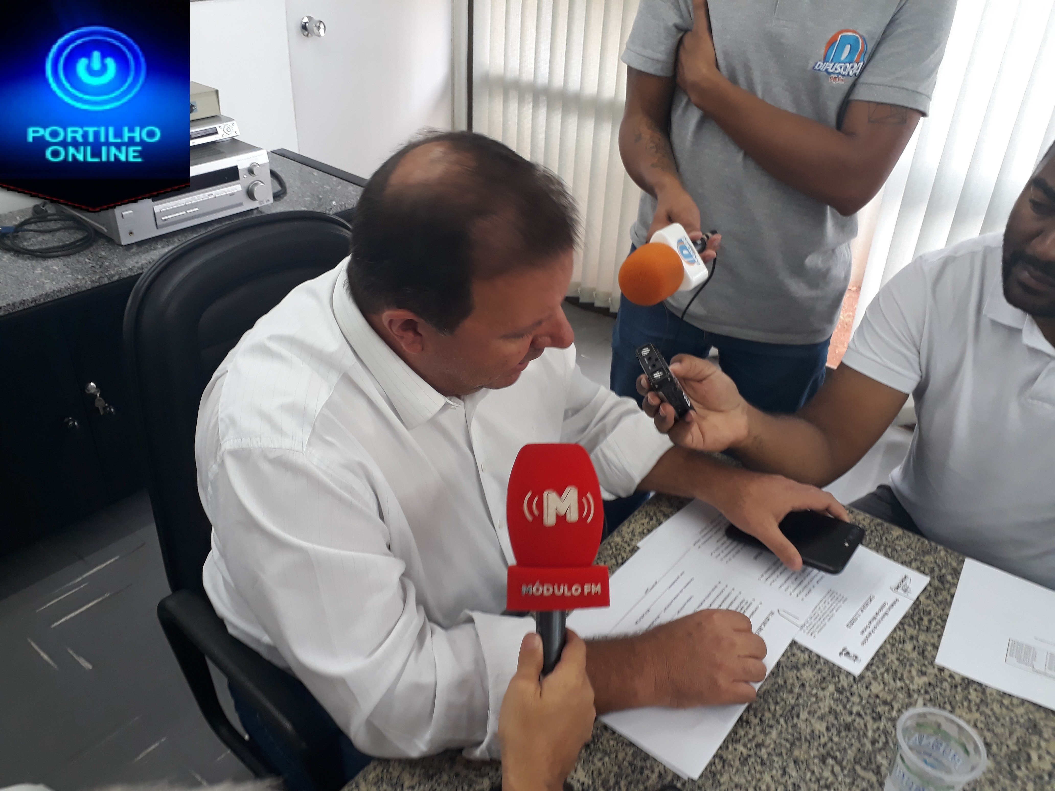 Entrevista coletiva com o prefeito Deiro Marra.