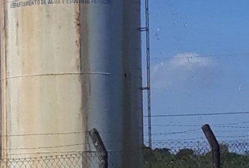 Enquanto caixa d’água derrama e desperdiça, moradores de São Benedito fica sem agua.