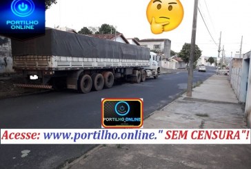 Carreta estacionada nesta rua no bairro São Vicente tem atrapalhado o trânsito.