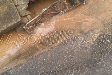 Bueiro entupido no bairro Cruzeiro da Serra.