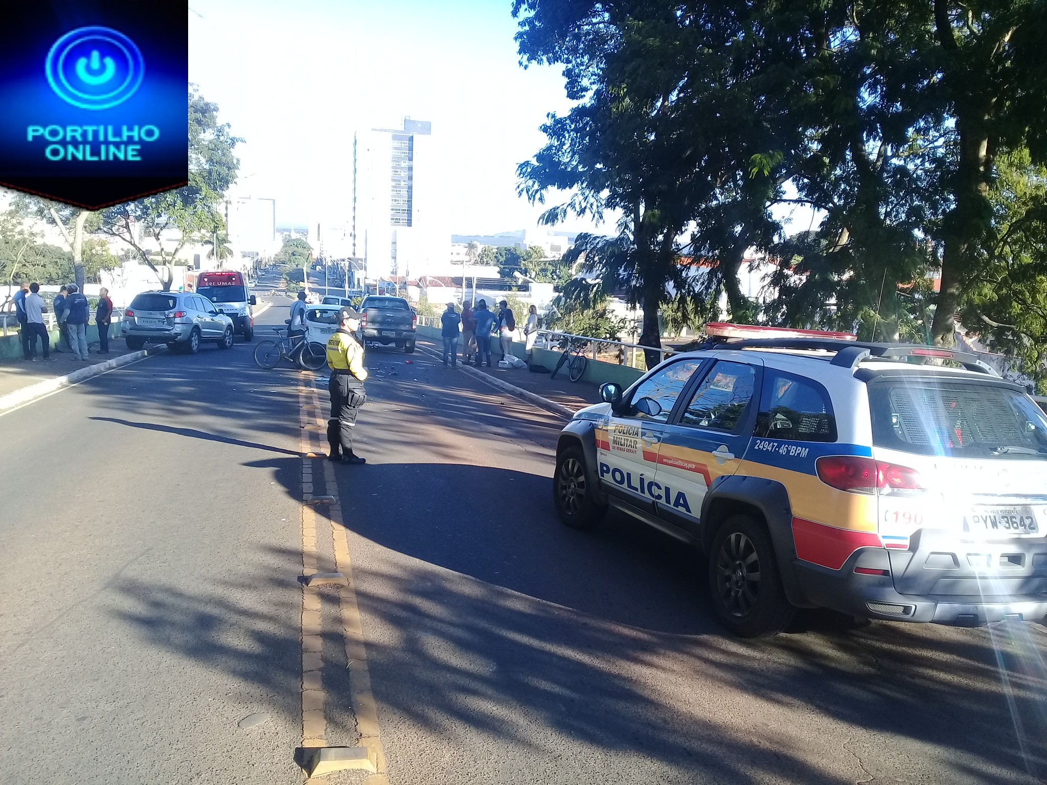 👉🤔🚓🚔🚨💪😱😠 PIMBA!!! Mais 04 veículos se ” unem em engavetamento  em cima do viaduto”.