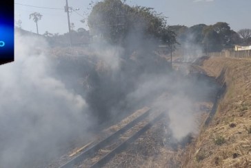 👉🤔😡🤨🤨🤢🤧🤒 Empresa VLI da linha férrea esta colocando fogo no mato dentro da linha.