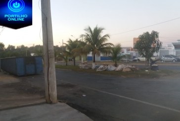 👉✍🙄🤔😠  Bom dia Portilho  QUE “PAPELÃO HEM”? Entulho em cima da calçada é proibido.