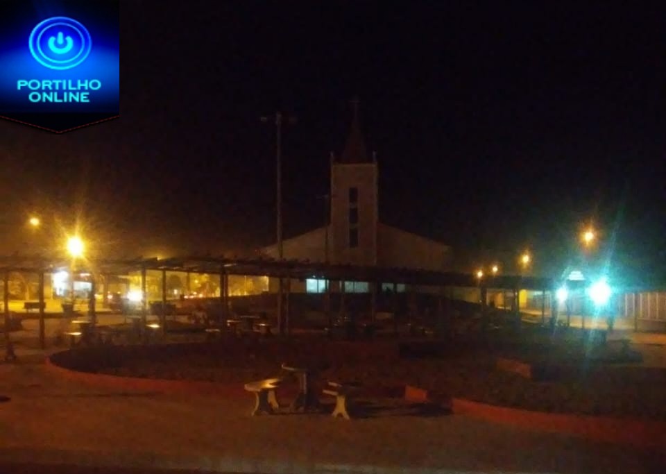 👉🤔😡🤨😱🚔👎 RECLAMAÇÃO!!! Praça do bairro Enéas ” está a luz de vela”.Oi Portilho boa noite