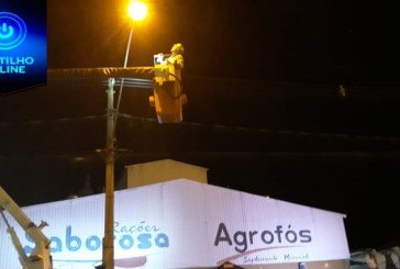 👉🤙👏👍🕯 Equipe de troca de lâmpadas da secretaria de obras faz reparos em toda a cidade e distritos.