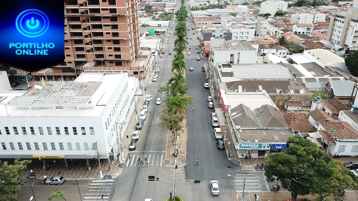 Trecho da Avenida Faria Pereira recebe obra de recuperação asfáltica