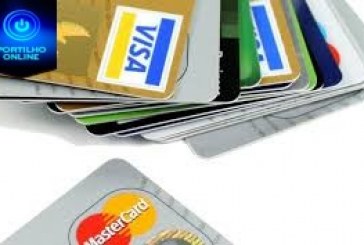 Cartões de crédito e dinheiro perdido