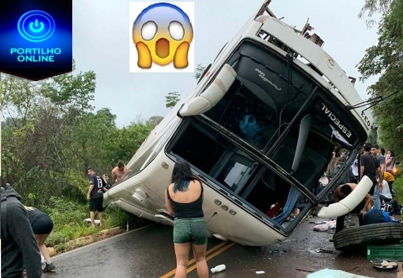 👉😱🤔🚑⚰😰🚨🚔 Ônibus com 51 estudantes universitários tomba em MG