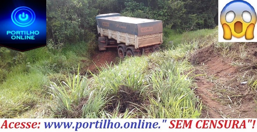 👉🚨😱🚔🙄🤔Carreta cai em ribanceira na manhã desta quinta feira e até agora está no mesmo local!