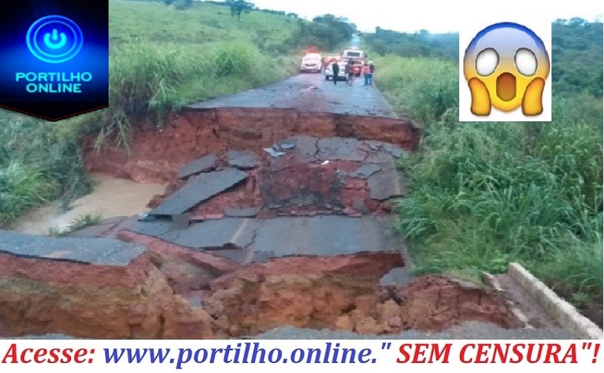 Asfalto em trecho da LMG-737 cede e pista fica interditada por conta das fortes chuvas, em Guimarânia