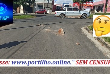 👉😱🚔🚨🙄🤔Caminhão Caçambão deixa cair blocos de cimento no meio da via pública.