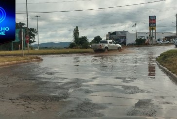 👉🚒🚑😱🕳🕳😡👊Rotatória do bairro serra negra tem dificultado o trafego de veiculo por causa da agua empossada.