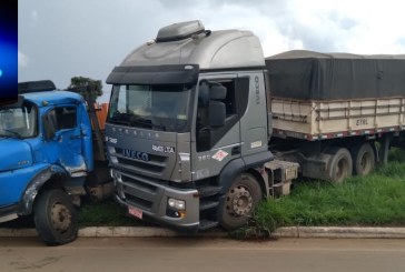 👍😱🚔🚓🚑🚨🚜🚛🚚🚔ENCAVALADA DE CAMINHÕES EM SERRA DO SALITRE. NINGUÉM FICOU FERIDO, SÓ ESTRAGO.