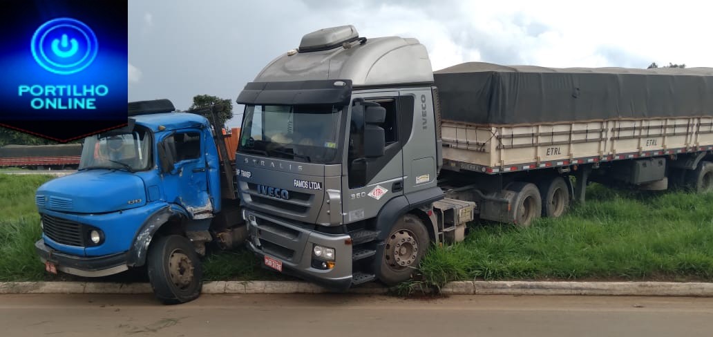 👍😱🚔🚓🚑🚨🚜🚛🚚🚔ENCAVALADA DE CAMINHÕES EM SERRA DO SALITRE. NINGUÉM FICOU FERIDO, SÓ ESTRAGO.