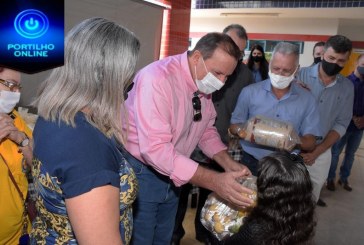 Governo Municipal entrega 7200 kits alimentação para famílias com alunos matriculados na Rede Municipal de Ensino