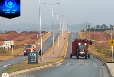  👉😠🚨🚓🚜🚜 TERRA SEM LEIS!!!Bom dia Portilho…   Olha a situação do trânsito em Guimarânia, máquina andando na contra mão, as 07:00.