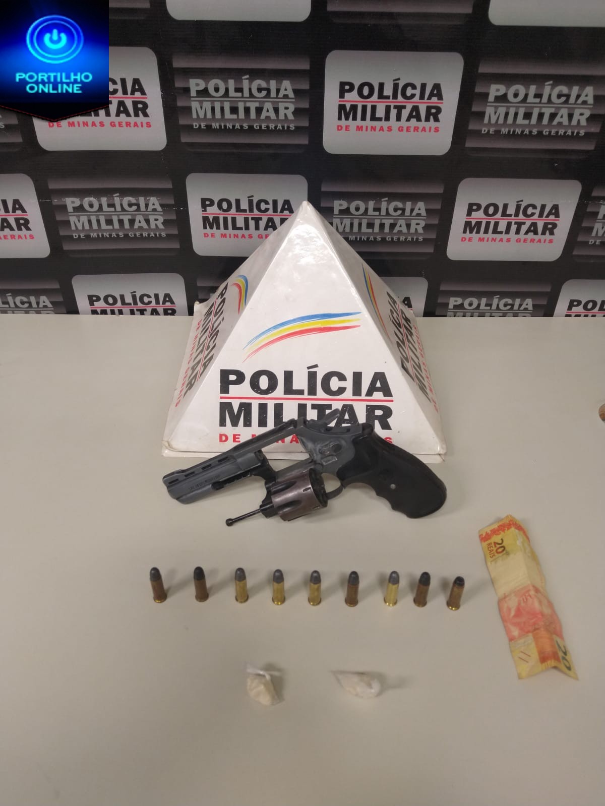 👉⚖🚔🚨🕯OCORRÊNMCIAS POLICIAIS….PATROCÍNIO- Polícia Militar prende autor por Porte Ilegal de arma de fogo, tráfico e embriaguez ao volante.