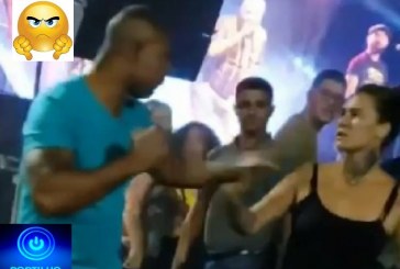 👉ASSISTA AO VÍDEO… BOLSONARISTA CANALHA!!!🚔🚑🚒😱🧐👊👊👊🙄😳COVARDE DERRUBA UMA MULHER COM SOCÃO!!!! Homem agride e desmaia mulher com soco em show após críticas a Bolsonaro