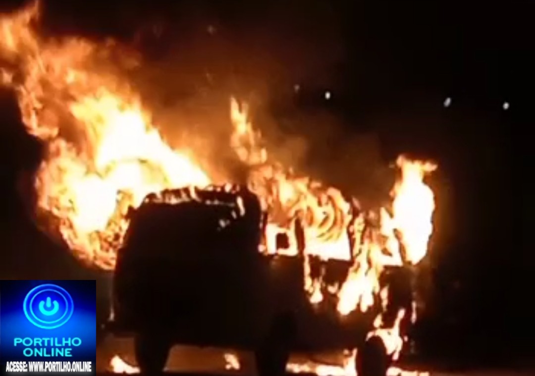 😱🚨😨🚐🚒🚓🚑🔥💥🦟🦟🦟  KOMBI DA COR BRANCA PEGOU 🔥🔥 FOGO 🔥🔥🔥, SÓ FICOU AS CINZAS!!! ENTRE OS BAIRROS: ENÉAS E JARDIM SUL !!!