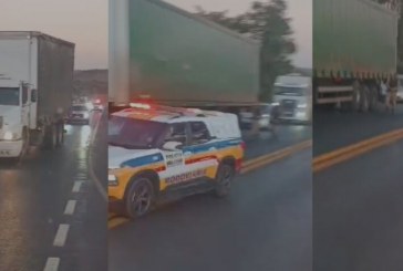 📢🔍🕵🚨🚧🚔🚒👺🚑🛑🚔⚰🕯🔫🔫🔫PÁ… PÁ… PÁ… PÁ…Perseguição policial a caminhão roubado tem fuga na contramão, tiros e acidente em rodovia de MG; veja vídeo