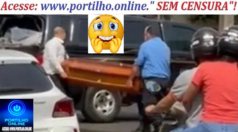 👉ELE MORREU AO CAIR COM O CAIXÃO! 🤔🧐🕵️‍♀️🔍📢⚰🕳🕯Morreu e o caixão cai na pista é retirado de rodovia após cair de carro funerário