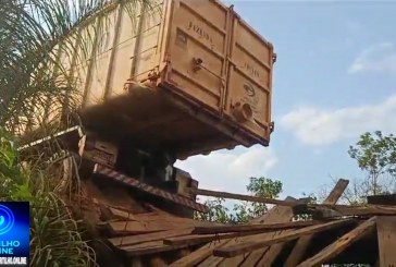 📢A  ponte dos Vieiras caiu!😱🕵🔎👀🚜🚛🚚🚕🚗Boa noite Portillho a ponte caiu com caminhão 🚚 Comunidade dos Vieiras macaúba de baixo