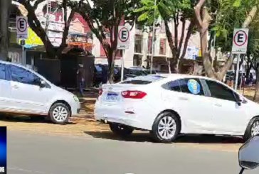 👉🕵🔎🚨👺❓👉🚓📢❓👹🚔Candidato a vice Valtinho, estaciona em vaga proibida, destinada aos Taxistas e deixa o carro parado por mais de 2 horas