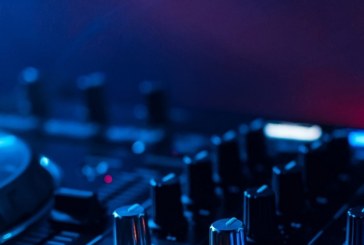 👉📢🙌👏🤝👍🎤🥁🎹🎧Crossom Chega à Cidade para Revolucionar Seu Evento com Som, Palco e Iluminação de Alta Qualidade!