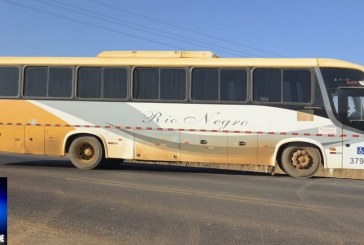 👉📢😱🚨🚓🫵😠🚧🚥🛑🚌🚍😡🚔Tocador do Ônibus da empresa Rio Negro, que transporta funcionários da mineradora, quase causa acidente no trevo do Enxó