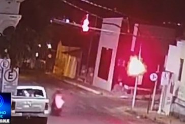👉Assista ao vídeo…  Nota do acidente 📢😱🚔🕯⚰Acidente trágico. Quem passou com o sinal fechado 🚦🚨⚰🕯🚒🚔😱