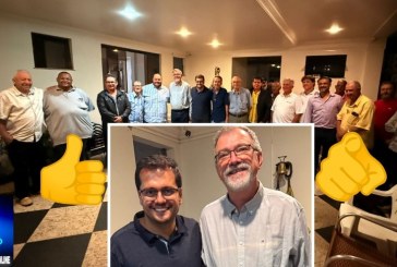 👉📢🤔👏😱🤫🤙🏼🙌🏻🤝🫵🏻👉🏼🎬 Prefeito de Coromandel, Dr. Fernando Breno reúne lideranças políticas na casa do cardiologista Dr. Arimatéia Neves