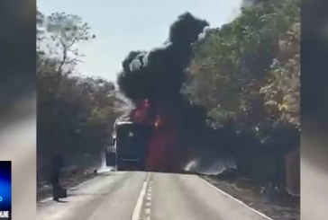 👉🚒🚑🚔🔥🔥🔥Ônibus que transportava equipe de futebol pega fogo em MG. Vídeo