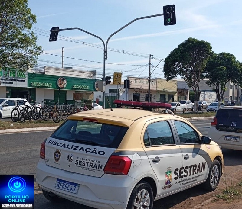 👉🚨📢😱🔍🚦🔎🚧🚔🤔Semáforo do Supermercado do Sindicato: Ufa! Viatura da Sestran no local!