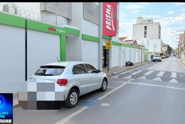 👉🚧🚏😱🤔🛑Idosos sendo multados no estacionamento 🅿️ exclusivo para idosos. Cadê a placa?👉