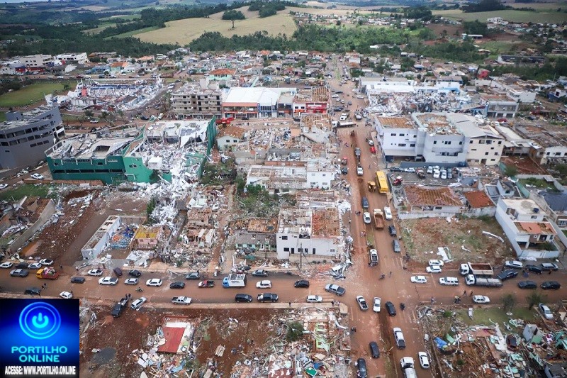 👉⛈⚡☔⛈⚡☔🌨😱😮😪Em luto, cidade arrasada por tornado enfrenta desafio da reconstrução
