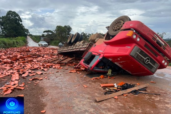 👉😱📢🛑🚧🚔🚑🚒🧐🚨Casa 🏡 sem telhas e caminhão 🚛 tomba na MG-188, próximo à entrada de Boa Vista