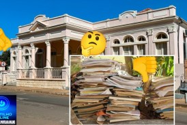 👉🏻🫵🏻📔📚😡😠👎🏻Livros 📚 velhos. Boa noite Meu amigo Portilho da um atenção nas escolas estaduais