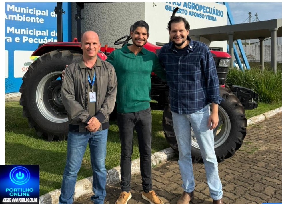 👉🏻👍🏻🤝🙌🏻🚜Salitre de Minas recebe trator 0 km para fortalecer o atendimento às comunidades rurais